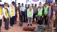 Bersama Walikota Rahma, Cen Sui Lan Letakkan Batu Pertama Pembangunan Rusun Qur'an Center