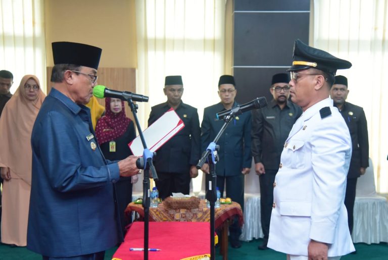 Bupati HM Wardan Lantik Pejabat Administrator di Lingkungan Pemkab Inhil