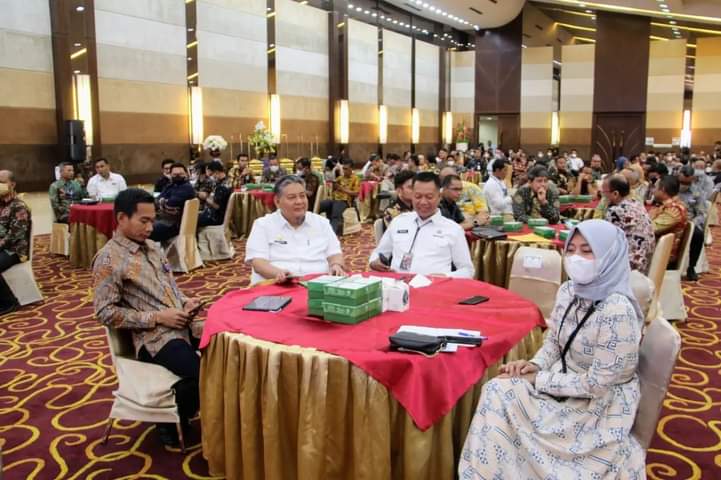 Pemkab Inhil Raih Penghargaan Peringkat 3 Kabupaten Penyumbang Realisasi Investasi di Provinsi Riau Tahun 2022