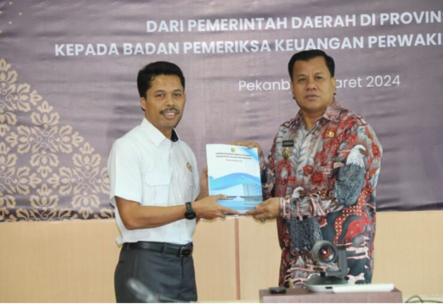Bupati Kuansing Serahkan Laporan LKPD Tahun 2023 ke BPK RI Perwakilan Riau