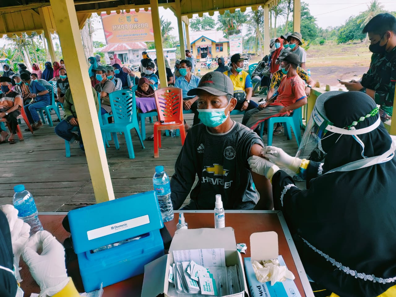 Sebanyak 110 Pelayan Publik Dan Lansia Desa Sumbersari Jaya Mendapatkan Vaksinasi