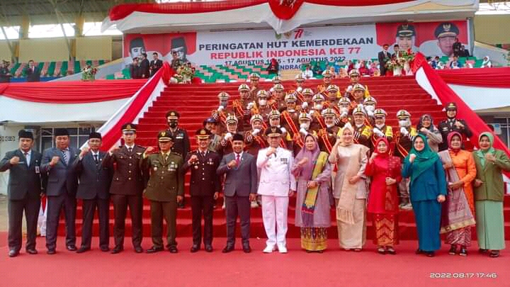 Wabup Inhu Pimpin Upacara Penurunan Bendera Merah Putih HUT ke-77 RI