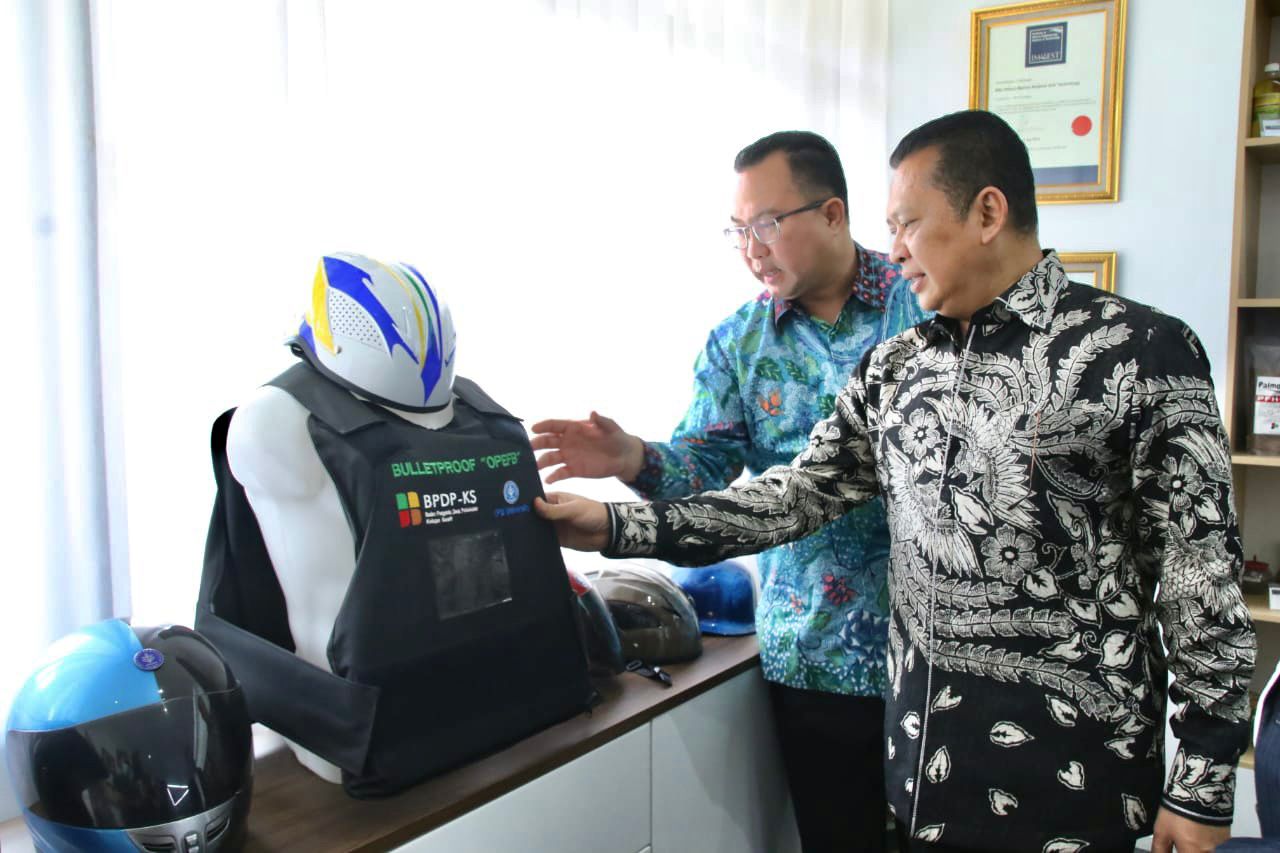 Ketua MPR RI Bamsoet Apresiasi Baju Anti Peluru dari Limbah Sawit Temuan IPB  Pendukung Alutsista