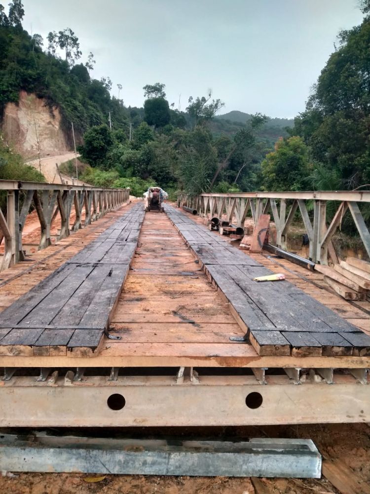 Pemprov Riau Rampungkan Jambatan Bailey di Jalan Longsor Rohul
