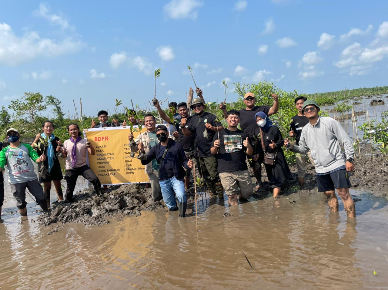 Tanam Mangrove Untuk Mitigasi Perubahan Iklim dan Pemulihan Ekonomi Masyarakat