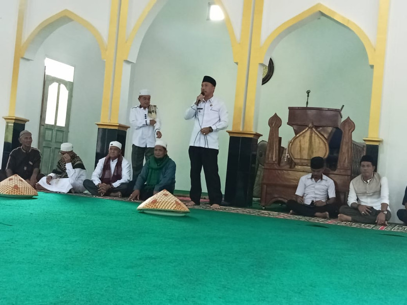 Jemaah Haji Asal Kecamatan Selayar, Yang Telah Tiba di Tanah Air Di Sambut Langsung Oleh Camat Selayar.