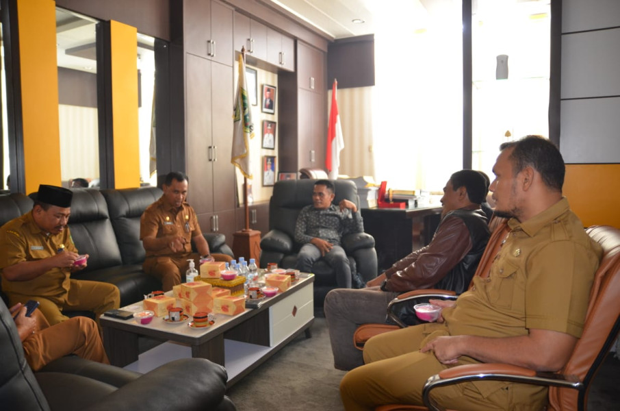 Pimpinan DPRD Rohil Sambut Kunjungan Sekdakab Rohil Defenitif Baru