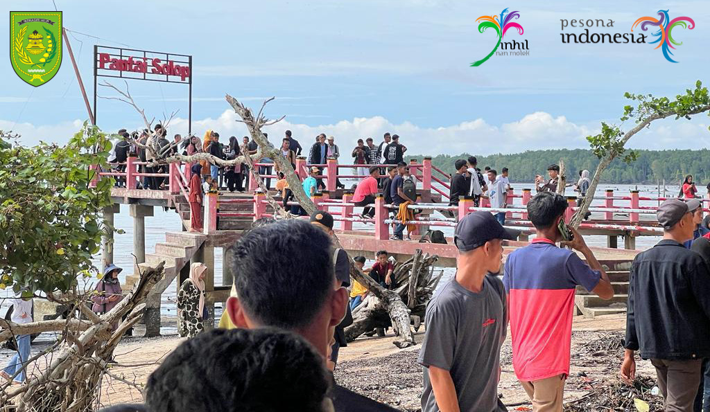 Hari Libur Lebaran Bersama Keluarga Di Pantai Solop