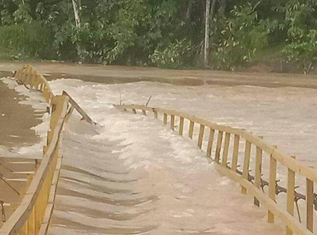Jembatan Gantung Desa Pesajian Inhu Roboh