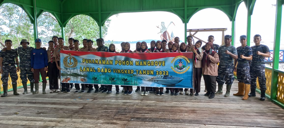 Lanal Dabo Singkep Kembali Tanam Ribuan Bibit Mangrove di Singkep Pesisir