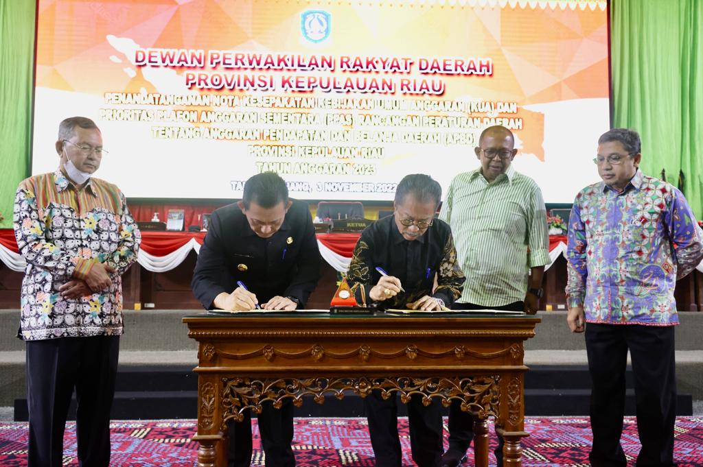 Nota Kesepakatan KUA-PPAS Ditandangani Gubernur Ansar dan Pimpinan DPRD Provinsi Kepri