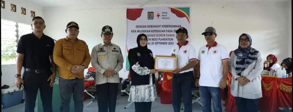 Kadiskes Dampingi Bupati Bersama Ketua PMI Kab Inhil Menghadiri Aksi Sosial Donor Darah di PT TH Indo Plantation
