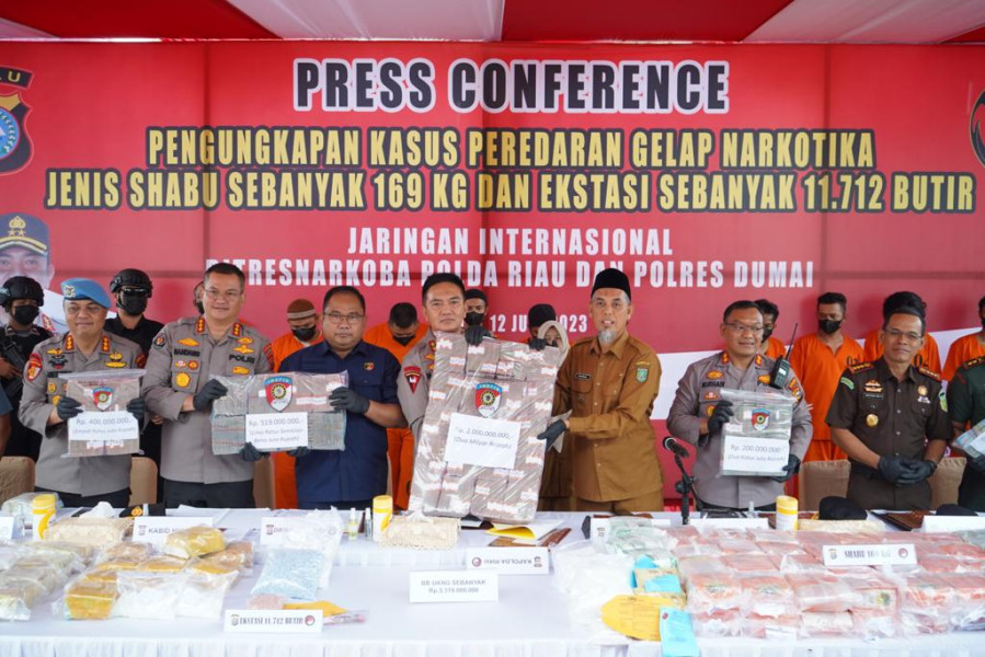 Ditresnarkoba Polda Riau dan Polres Dumai Berhasil Sikat  9 Tersangka Sabu dan Inex