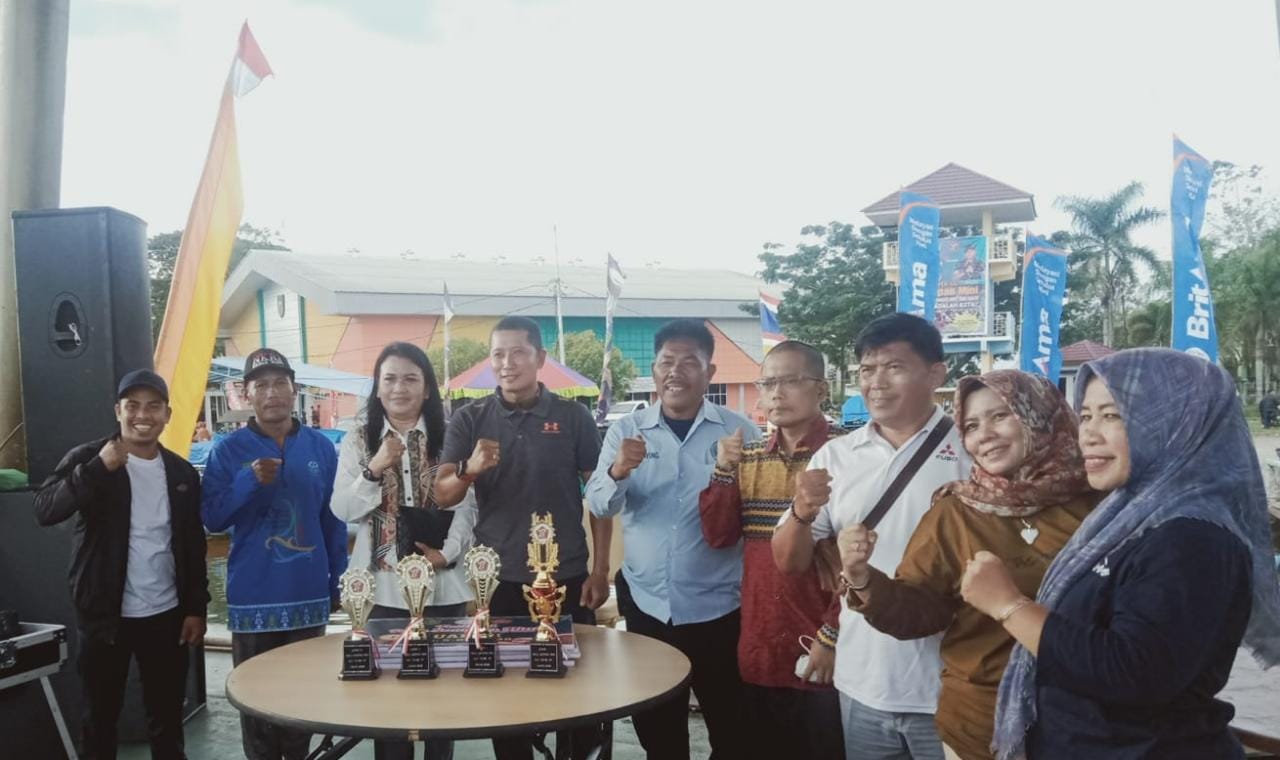 Siluman Olang Putih Juara Pacu Sampan Mini HUT ke-77 TNI