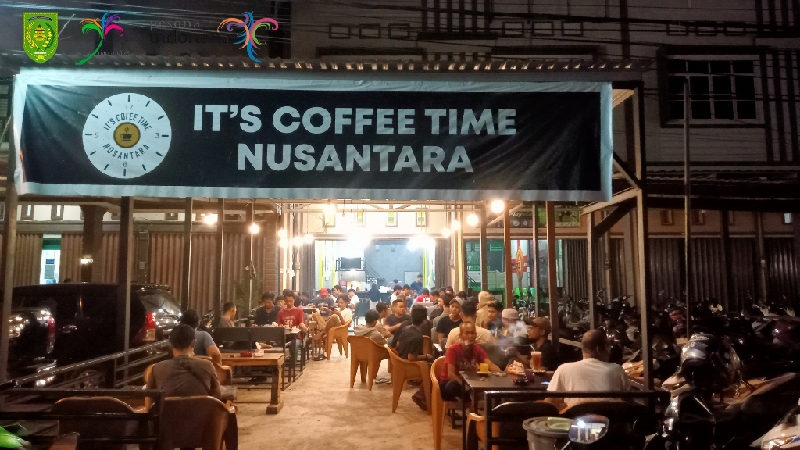 Kafe CTN Kota Tembilahan, Wadahnya Nongkrong Santai dan Bisa Nobar Bola
