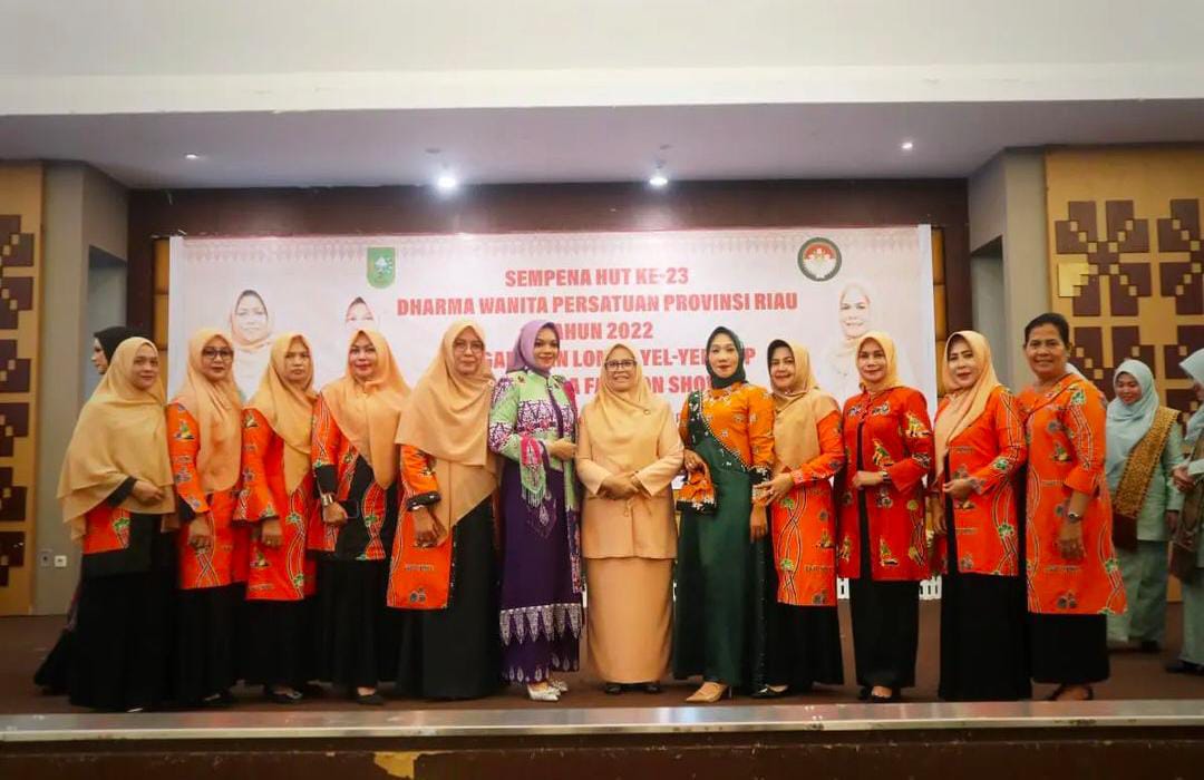 Sempena HUT Dharma Wanita Persatuan ke-23, Ketua DWP Inhil, Hadiri Perlombaan Yel-Yel DWP dan Lomba Fashion Show DWP Provinsi Riau