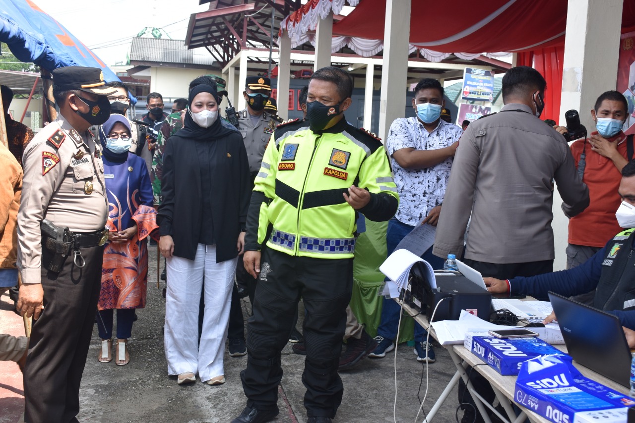 Kapolda Riau Tinjau Kegiatan Vaksinasi Covid-19 di Mapolres Inhu.