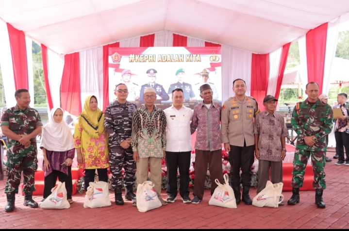 Bantuan Sosial dan Bhakti Kesehatan Sinergitas TNI - POLRI Kepada Masyarakat Kabupaten Lingga.