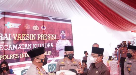 HM Wardan Bersama Kapolda Riau Tinjau Pelaksanaan Vaksinasi Masal di Kecamatan Kuindra