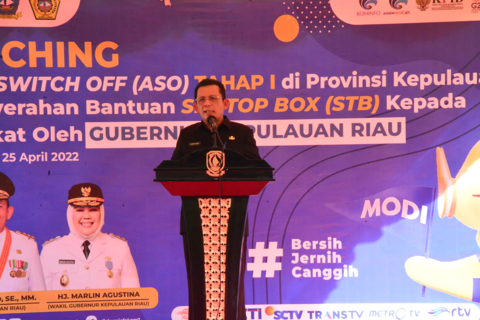 Serahkan STB ke Warga Kampung Bulang, Ansar Launching ASO Tahap I