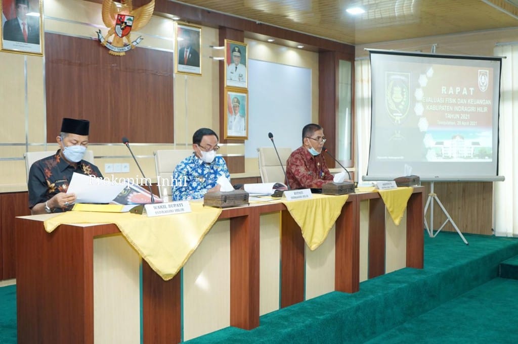 Bupati HM Wardan Pimpin Rapat Evaluasi dan Keuangan Kabupaten Inhil Tahun 2021