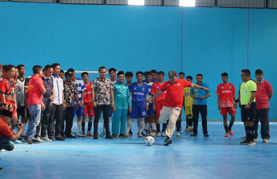 Pembukaan Turnamen Futsal OSIS CUP I SMAN 8 Mandau