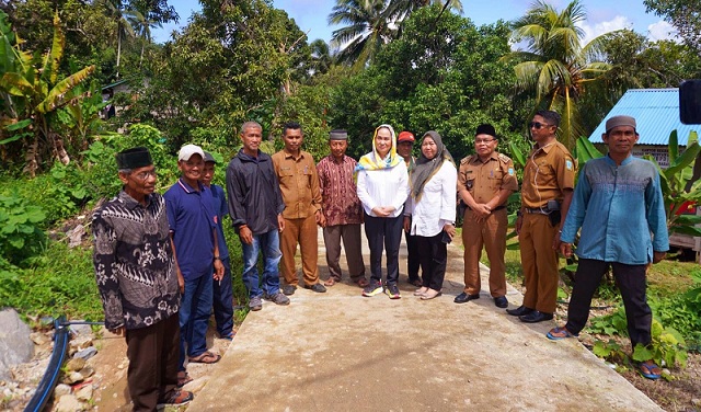 Cen Sui Lan Berikan 3 Program Bantuan Untuk Desa Tarempa Barat Daya