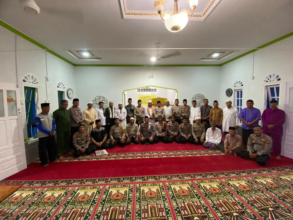 Menyambung Tali Silaturrahmi, Kapolres Lingga Bersama FKUB Laksanakan Tarawih Keliling.