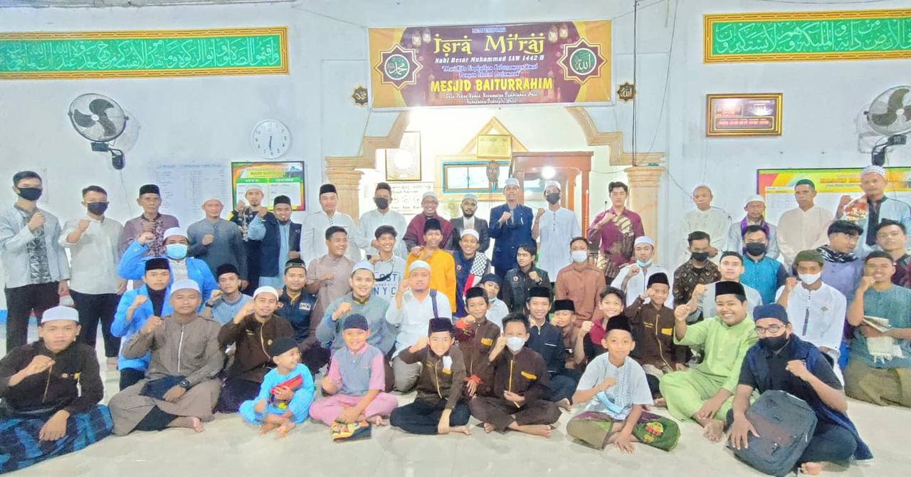 Tingkatkan Jamaah Sholat Subuh Desa Pekan Kamis, Mahasiswa KKN-DR UIN SUSKA Riau di Desa Pekan Kamis Laksanakan Kegiatan Subuh Keliling