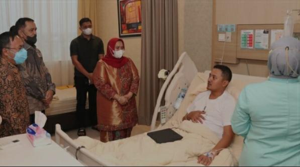Bupati Kasmarni Besuk Kapolres Bengkalis Sedang Perawatan Medis di RS Awal Bros Pekanbaru