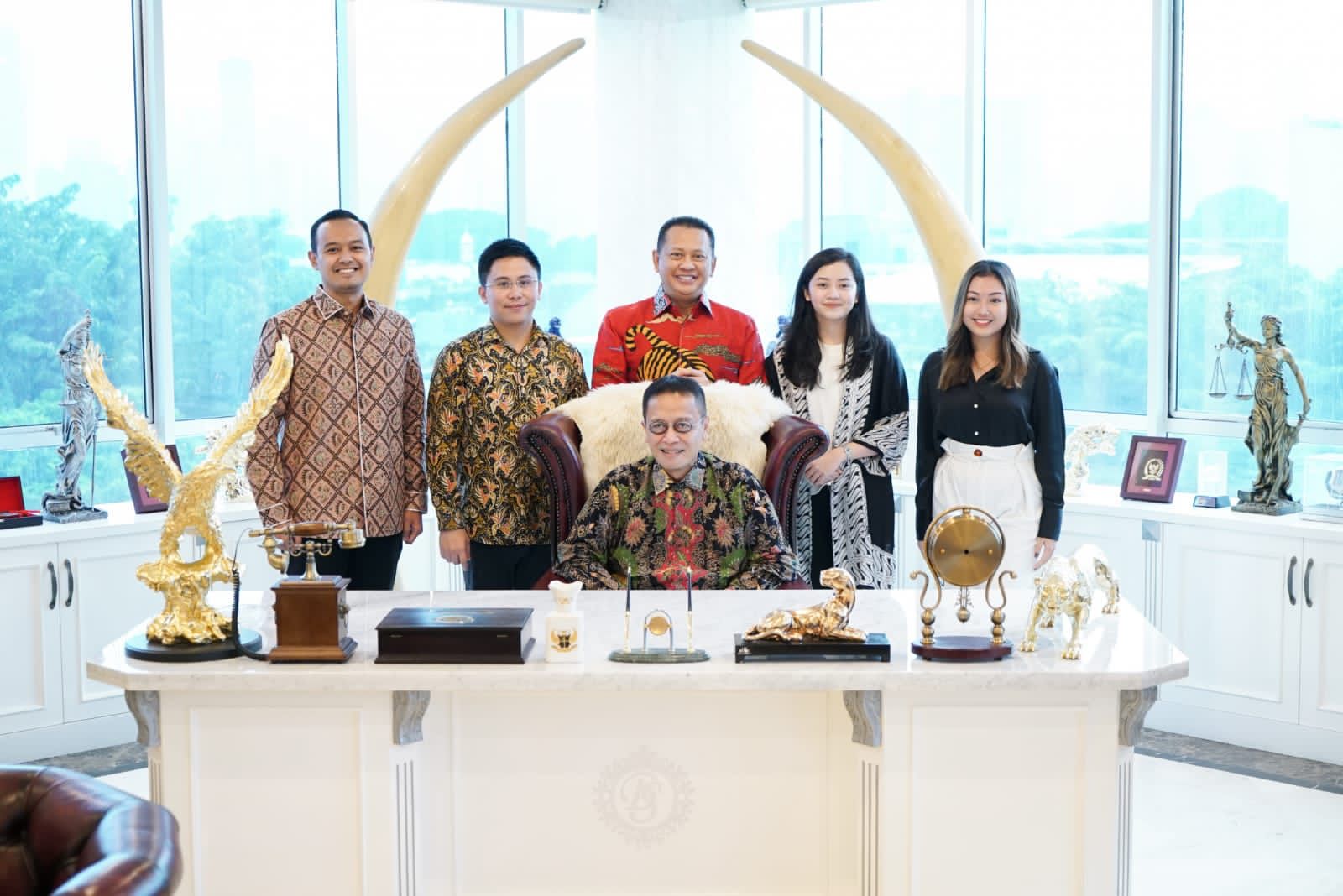 Bamsoet Minta Pimpinan Baru OJK Percepat Transformasi Digital Sektor Keuangan Indonesia