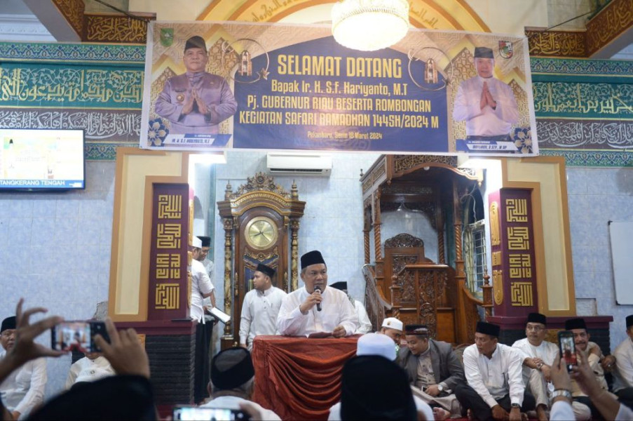 Pj Gubri SF Hariyanto Safari Ramadan di Masjid Ibadah Pekanbaru