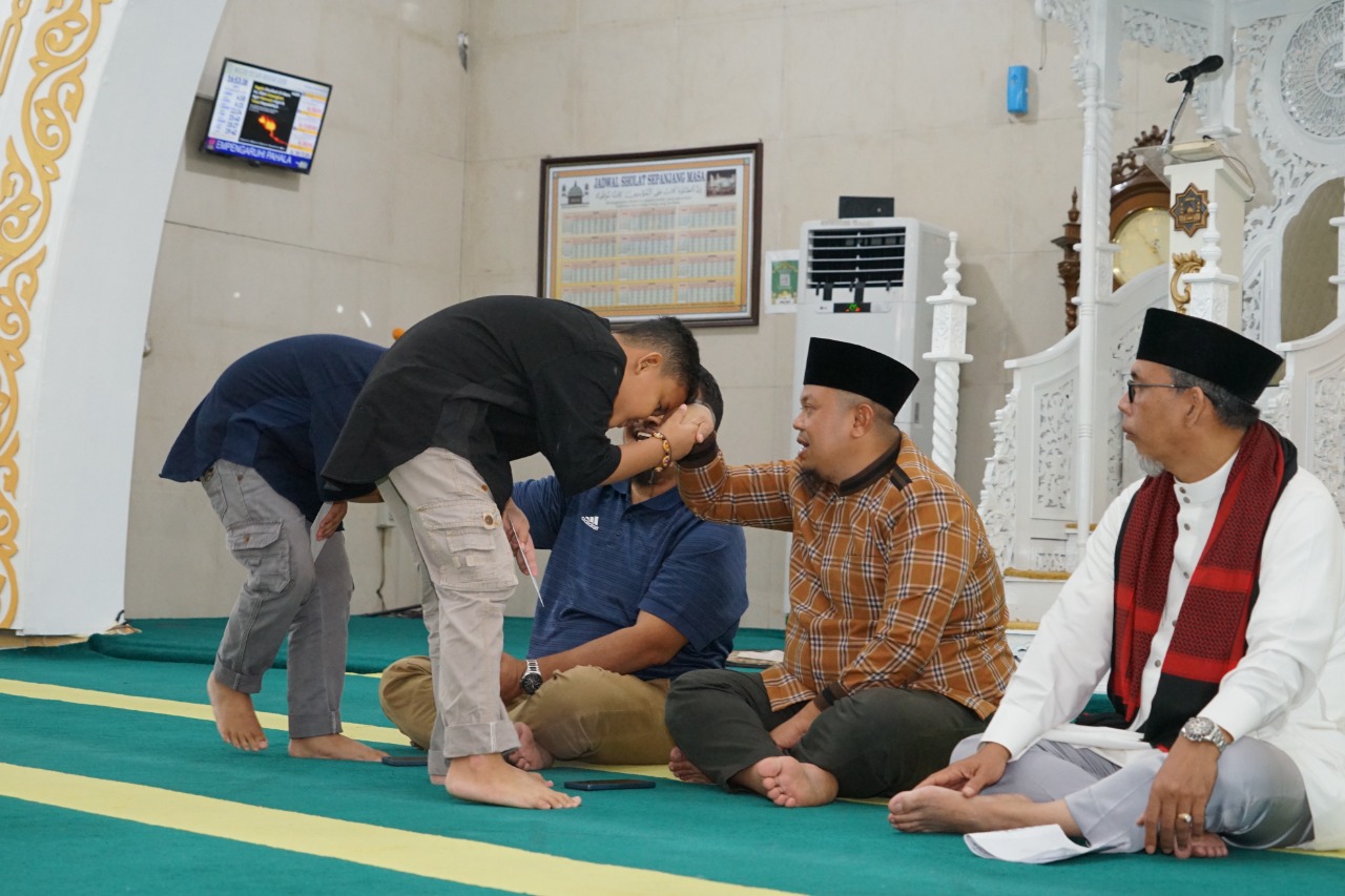 Diserahkan oleh Camat Mandau, Ratusan anak yatim Masjid Arafah Terima Santunan