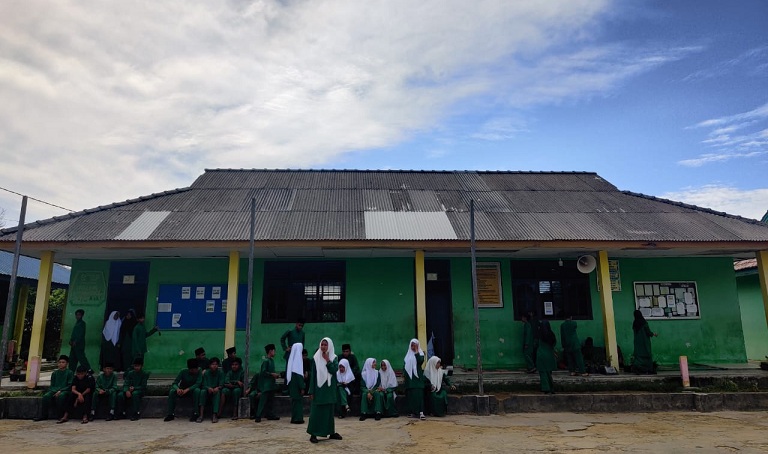Cen Sui Lan Revitalisasi 4 Sekolah Agama Islam di Natuna