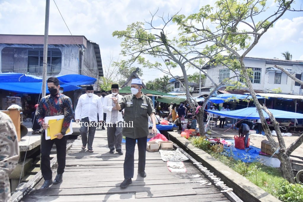 Safari Ramadhan ke Kuindra, Wabup Inhil Tinjau Penerapan Protkes di Pasar Sapat