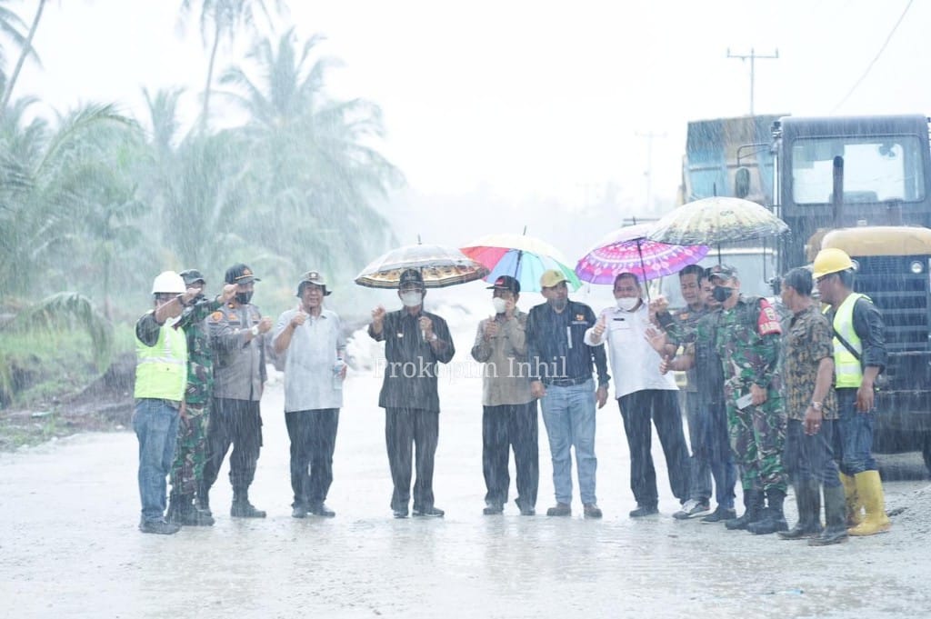 Dua Hari Berturut-turut, Bupati HM Wardan Tinjau Pekerjaan Ruas Jalan Provinsi di Desa Bente