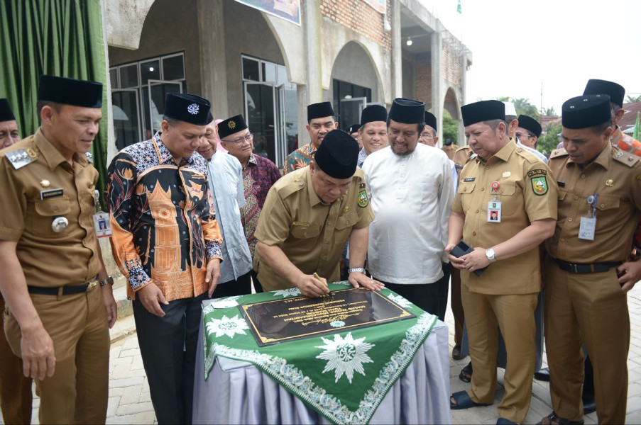 Pj Gubernur Riau Resmikan Penggunaan Mesjid At-Taqwa Muhammadiyah Tuah Madani