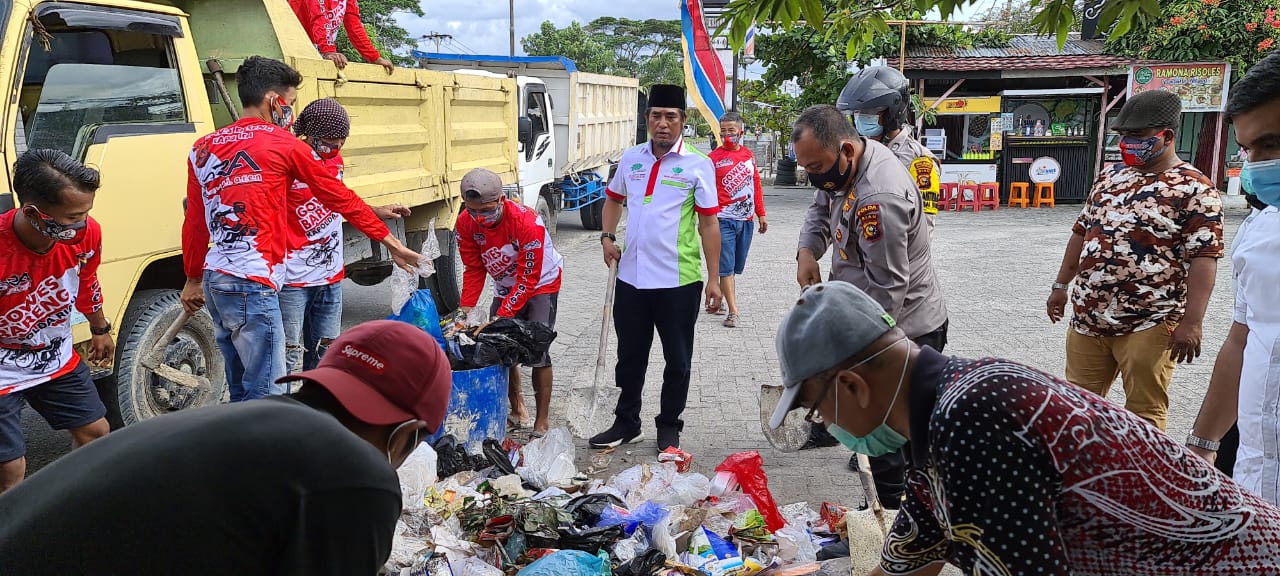 Melihat Ketum DPP SantanNU Rusli Ahmad Bersihkan Sampah,5 Truck Dikerahkan Angkut Sampah