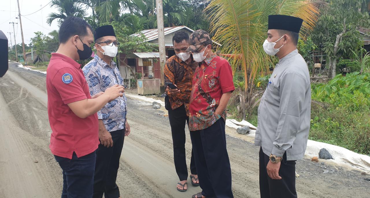 Bupati HM Wardan Tinjau Pengerjaan Jalan Lintas Kotabaru-Selensen