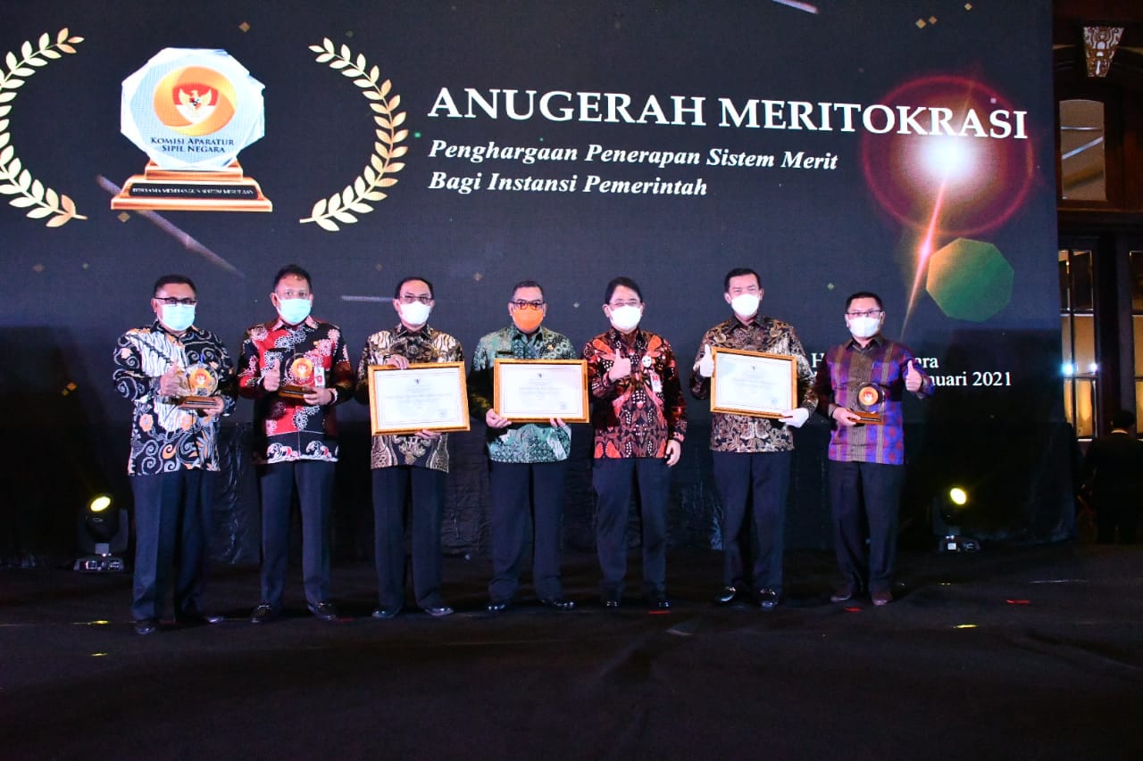 Provinsi Riau Terima Anugerah Meritoktasi dari KASN