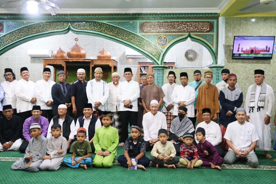 Ansar Berkunjung ke Masjid Al-Ikhlas Tanjungpinang, Tempat Dirinya Belajar Ngaji di Masa Kecil