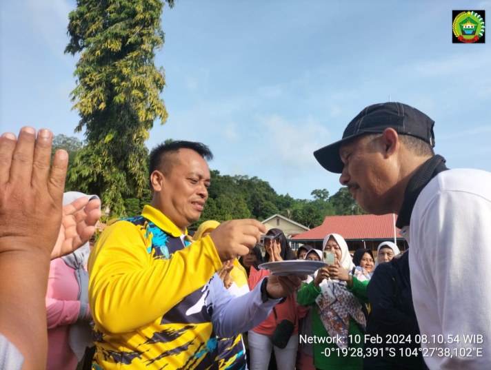 Senam Sehat Bersama Bupati Lingga, Unsur Pimpinan Kecamatan Dan Masyarakat Kecamatan Selayar.