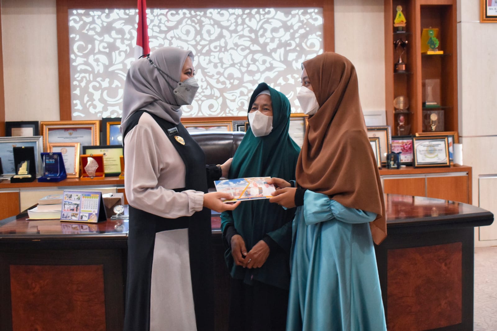 Ikuti Seleksi Tingkat Nasional Sains Siswa Muslim, Della Adiana Silaturahmi ke Bupati Inhu