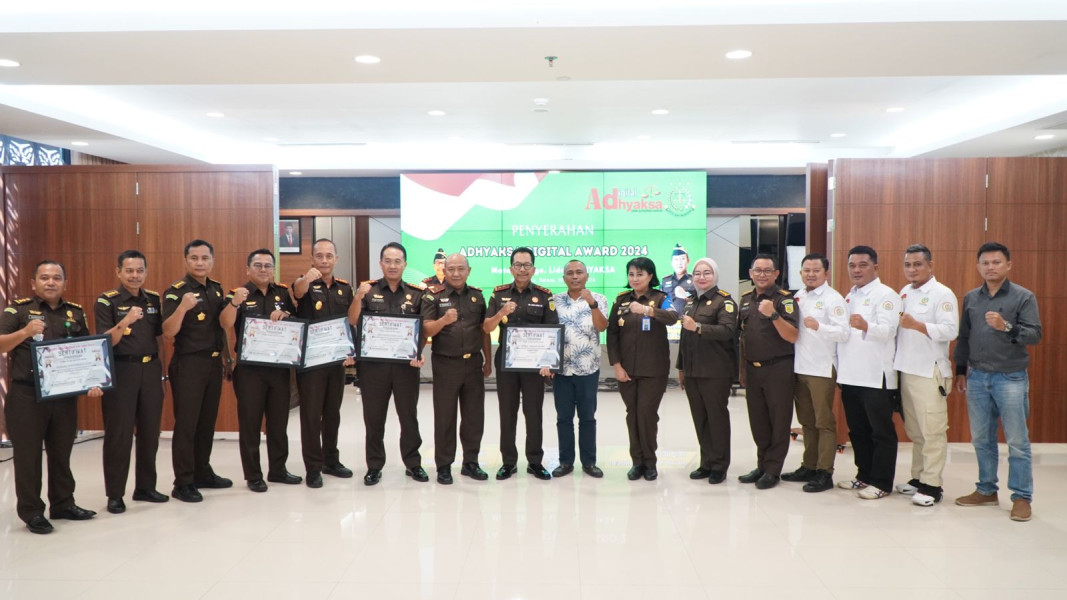 Kepala Kejaksaan Tinggi Riau menerima Penghargaan Adhyaksa Digital Award 2024