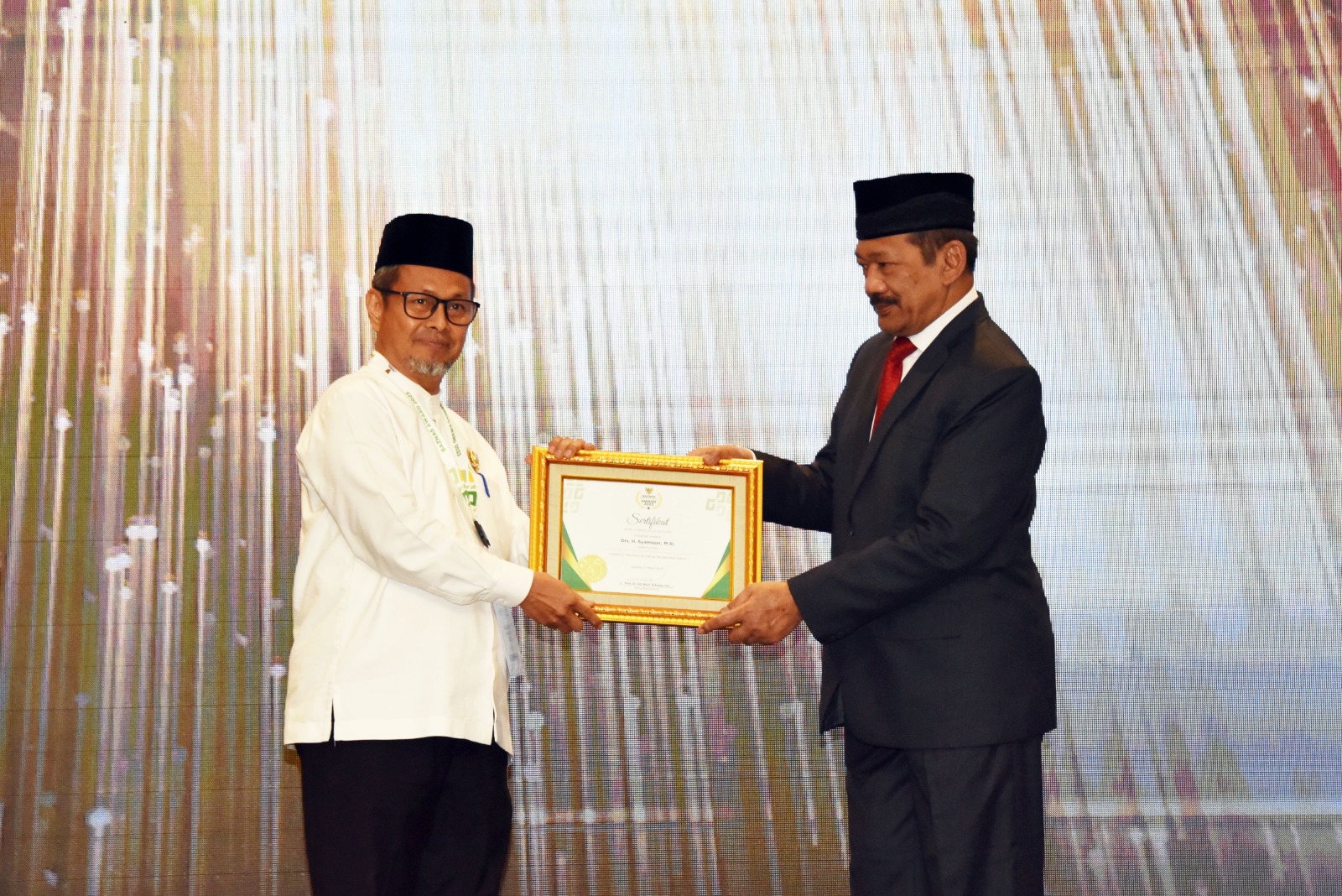 Baznaz Award 2023, Gubernur Syamsuar Terima Penghargaan Gubernur Pendukung Utama Pengelolaan Zakat