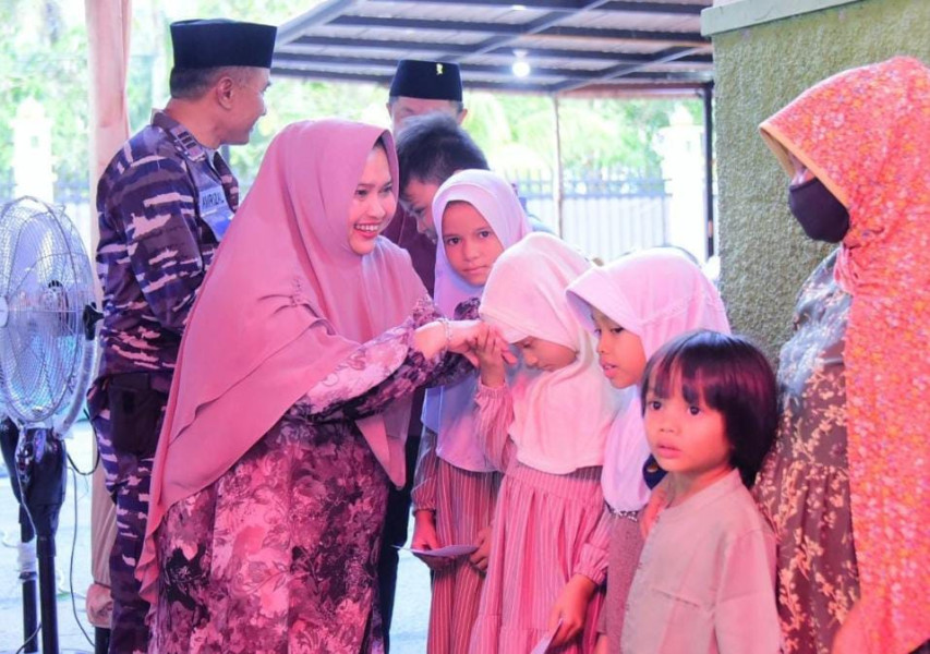 Ramadhan Mubarak, Bupati Kasmarni Santuni Anak Yatim dan Kaum Dhuafa