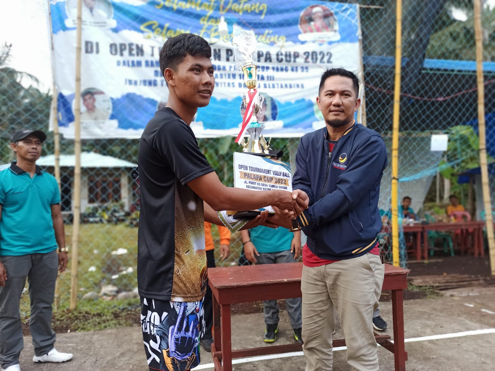 Anggota DPRD Inhil Sukamto Resmi Tutup  Kegiatan Turnamen Volly Ball Palapa Cup 2022 Parit 3 Desa Sungai Undan