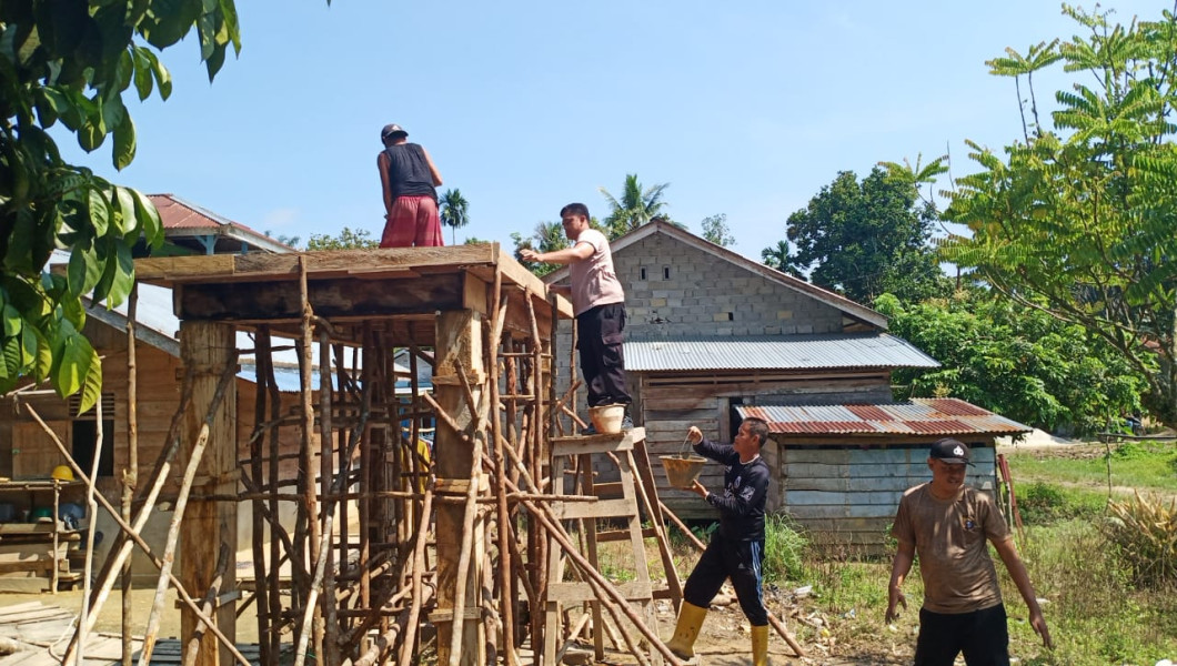 Hari Bhayangkara ke-77, Polsek Batang Gansal Bangun MCK di Desa Ringin