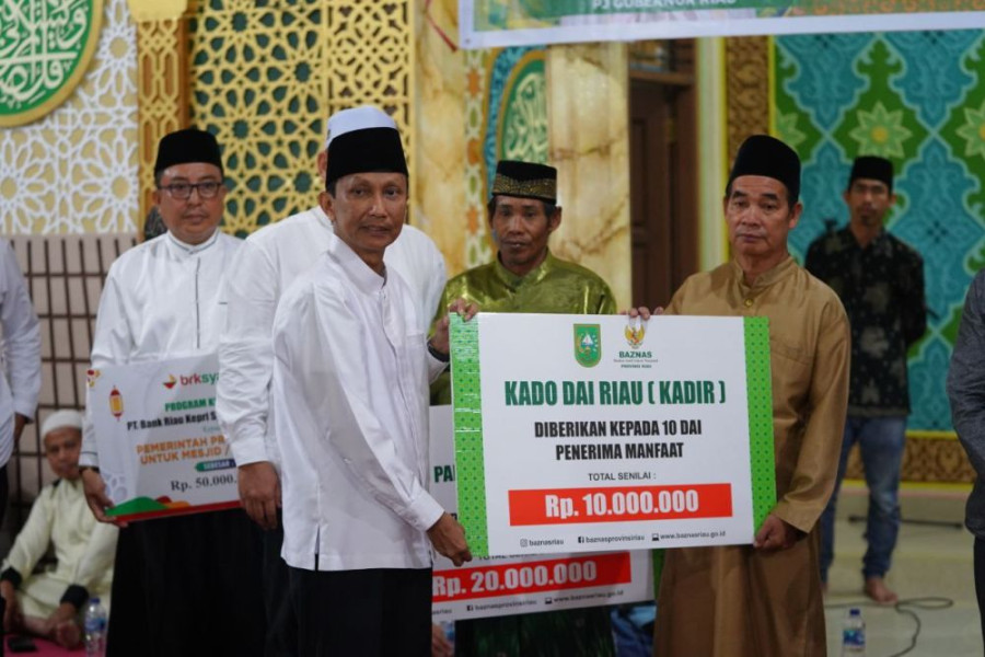 Safari Ramadan di Pelalawan, Pemprov Riau Salurkan Bantuan untuk Masjid dan Santunan Idulfitri