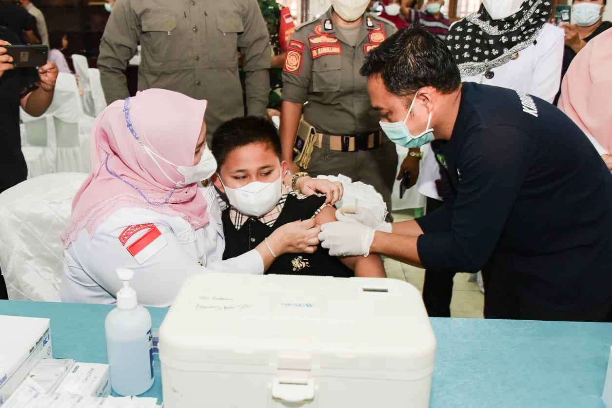 Bupati Bengkalis Tinjau Vaksinasi Massal Presisi Bagi Anal Usia 6-11 Tahun di Mandau
